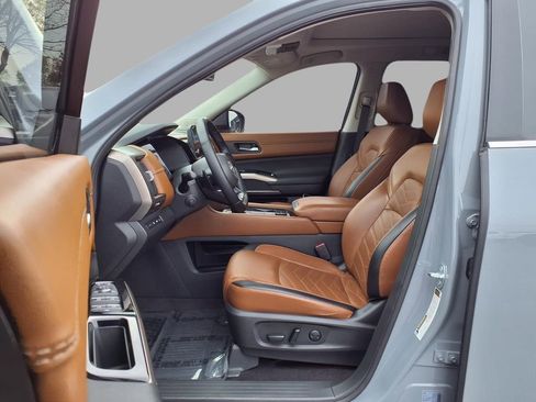 Certified 2023 Nissan Pathfinder Platinum w/ Cargo Package image 22