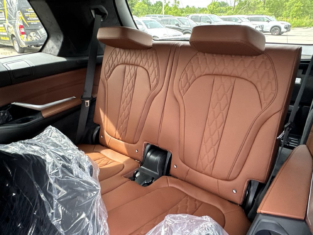 Used 2027 BMW X7 M60i AWD/4WD image 26