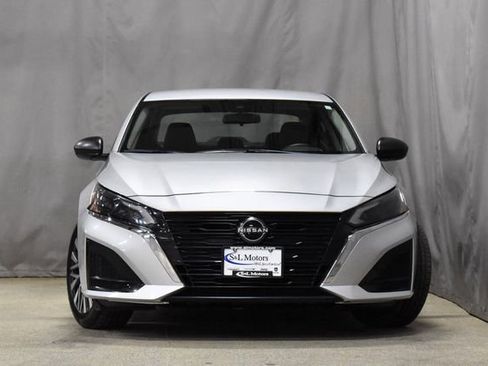 Used 2024 Nissan Altima 2.5 SV image 4