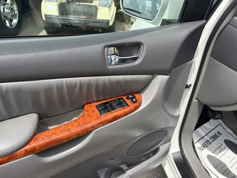 Used 2010 Toyota Sienna image 15