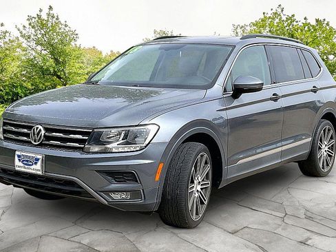 Used 2018 Volkswagen Tiguan SE w/ Panoramic Sunroof Package FWD image 1