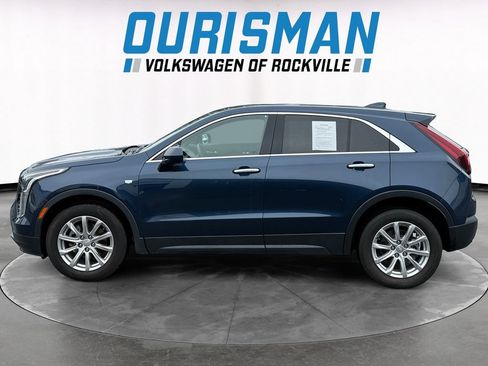 Used 2019 Cadillac XT4 Luxury w/ Cold Weather Package FWD image 3