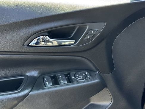 Used 2022 Chevrolet Equinox LT FWD image 22