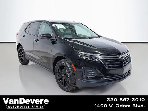 Used 2024 Chevrolet Equinox LS w/ LS Convenience Package AWD/4WD image 1