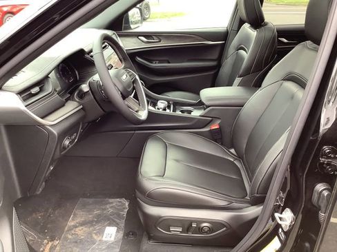 New 2026 Jeep Grand Cherokee L Limited w/ Limited Altitude Package AWD/4WD image 9