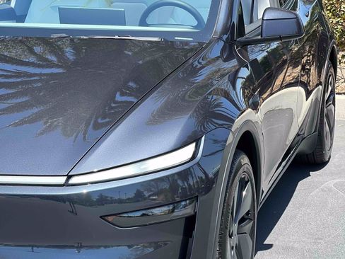 Used 2026 Tesla Model Y Long Range AWD/4WD image 72