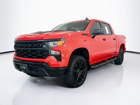 Used 2024 Chevrolet Silverado 1500 Custom Trail Boss w/ Dark Appearance Package AWD/4WD image 3