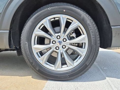 Used 2022 Ford Explorer XLT w/ Equipment Group 202A AWD/4WD image 23