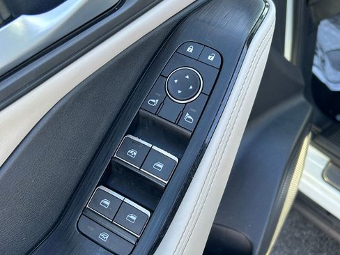 Used 2023 Nissan Rogue SL w/ SL Premium Package image 8