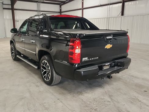 Used 2013 Chevrolet Avalanche LTZ RWD image 3