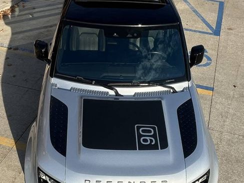 Used 2022 Land Rover Defender 90 X-Dynamic S image 12