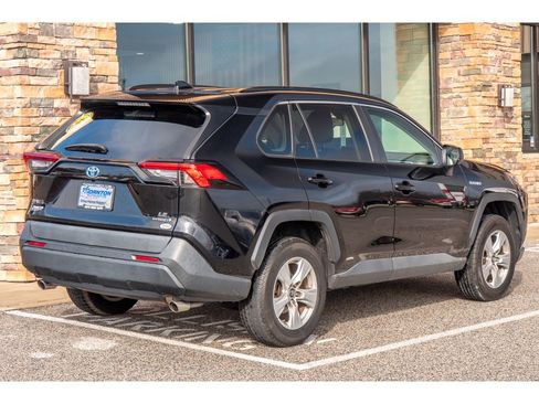 Used 2020 Toyota RAV4 LE image 3