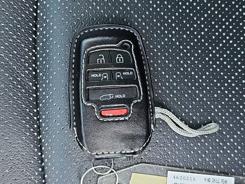 Used 2023 Toyota Sienna XSE image 38