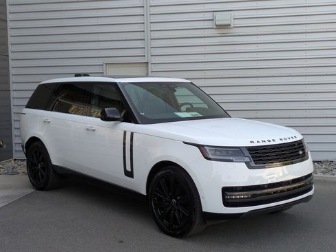 Used 2025 Land Rover Range Rover Long Wheelbase SE AWD/4WD image 10