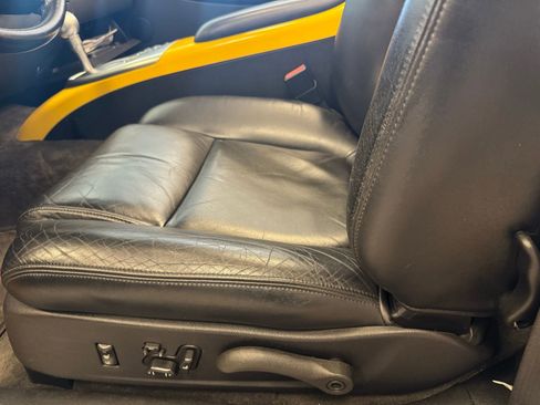 Used 2004 Chevrolet SSR w/ Preferred Equipment Group image 12