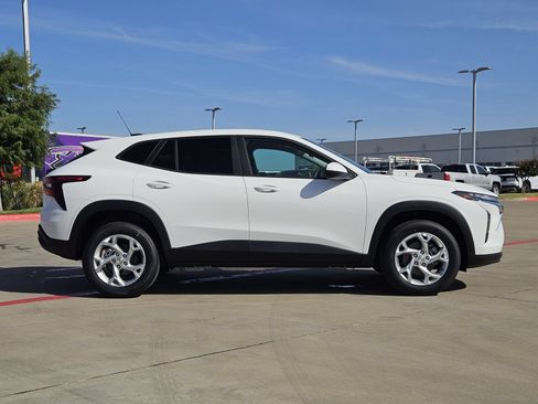 New 2026 Chevrolet Trax LS w/ LS Convenience Package FWD image 7