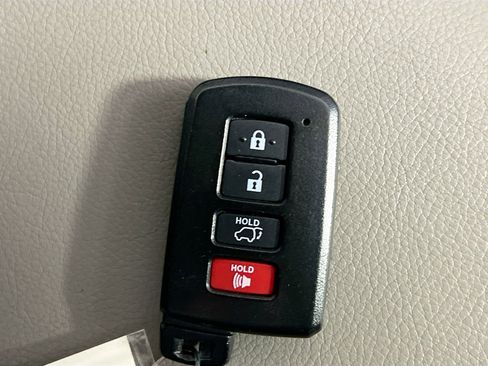 Used 2017 Toyota RAV4 Limited image 36