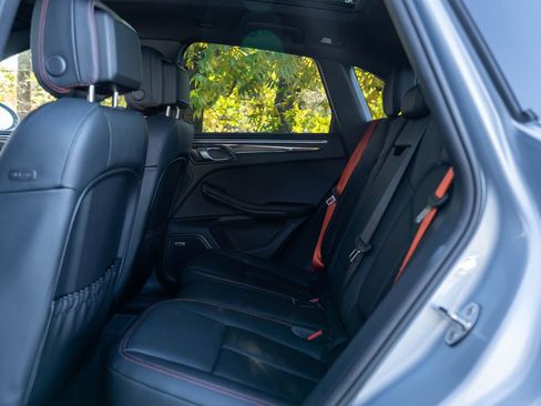 Certified 2025 Porsche Macan Turbo image 33