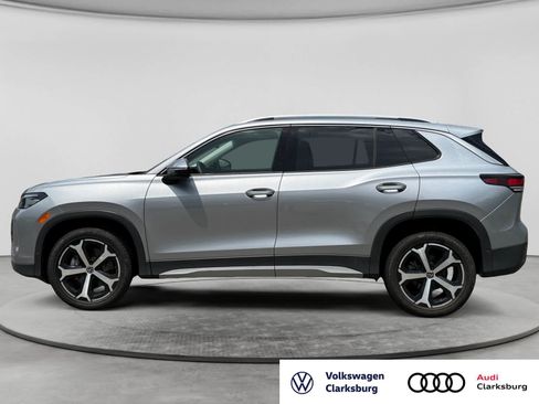 Used 2025 Volkswagen Tiguan SE AWD/4WD image 8