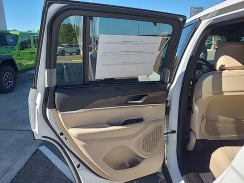 New 2025 Jeep Grand Cherokee Limited w/ Luxury Tech Group II image 13