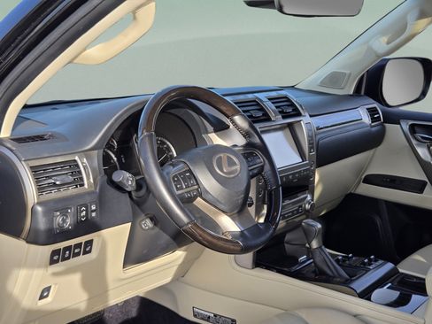 Used 2021 Lexus GX 460 Luxury w/ Accessory Package AWD/4WD image 11