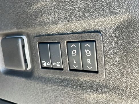 New 2026 GMC Yukon XL AT4 image 27