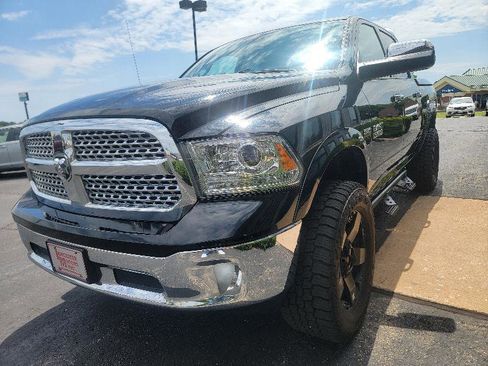 Used 2015 RAM 1500 Laramie AWD/4WD image 4