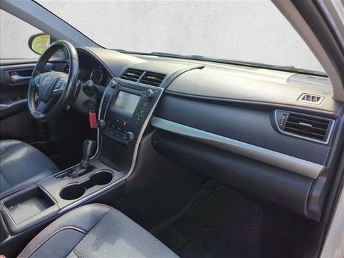 Used 2016 Toyota Camry SE image 23