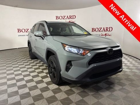 Used 2021 Toyota RAV4 XLE w/ Convenience Package FWD image 1