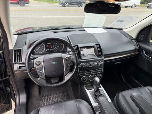 Used 2015 Land Rover LR2 image 11