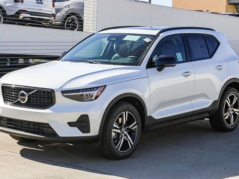 New 2026 Volvo XC40 B5 Core image 3
