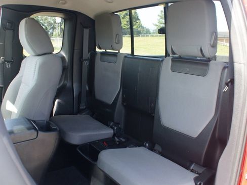 Used 2018 Toyota Tacoma SR5 AWD/4WD image 13