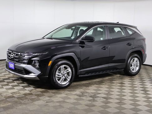 Certified 2025 Hyundai Tucson SE image 6