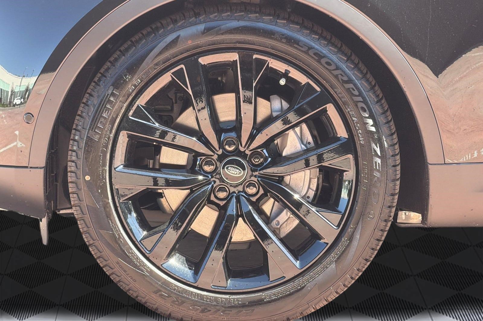 New 2026 Land Rover Discovery S AWD/4WD image 13