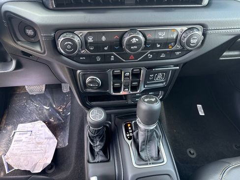 New 2026 Jeep Wrangler Unlimited Sahara AWD/4WD image 13