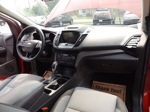 Used 2018 Ford Escape SE w/ SE Sync 3 Package AWD/4WD image 24