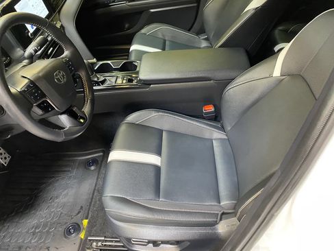 Used 2025 Toyota Camry SE w/ Convenience Package FWD image 19