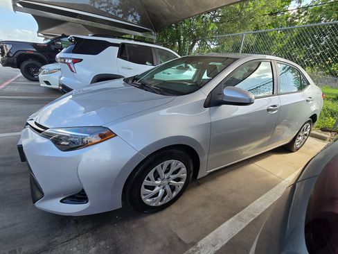 Used 2018 Toyota Corolla LE FWD image 4