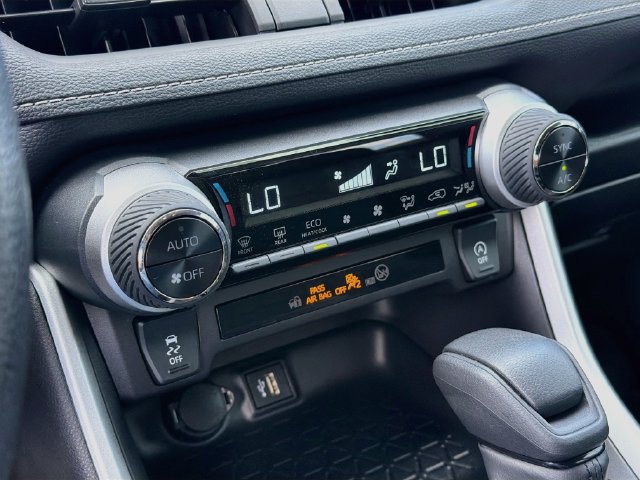 Used 2025 Toyota RAV4 XLE w/ Convenience Package FWD image 16