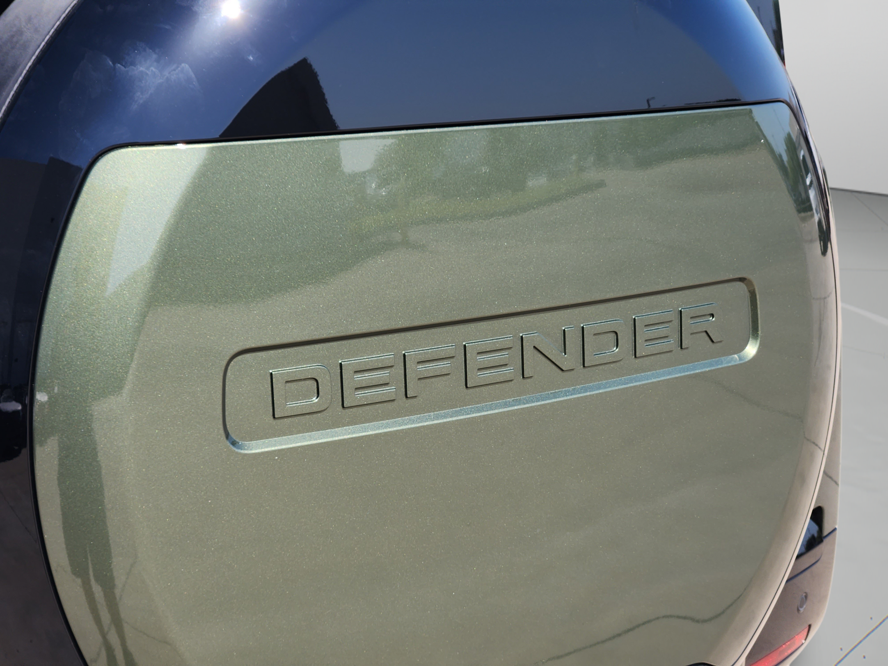 New 2026 Land Rover Defender 110 X-Dynamic SE AWD/4WD image 32