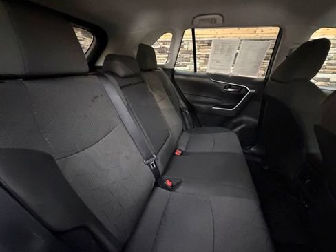 Used 2021 Toyota RAV4 XLE AWD/4WD image 34