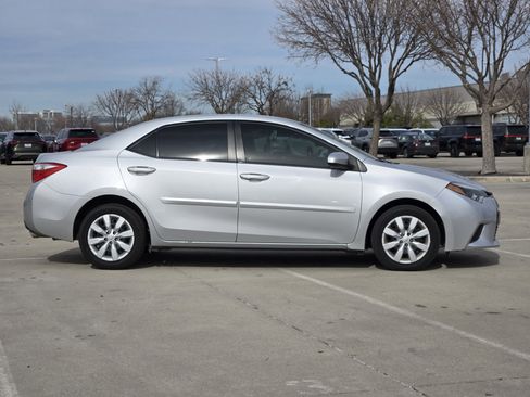 Used 2015 Toyota Corolla LE image 2