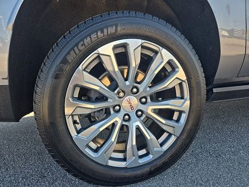 Used 2022 GMC Yukon XL Denali image 11