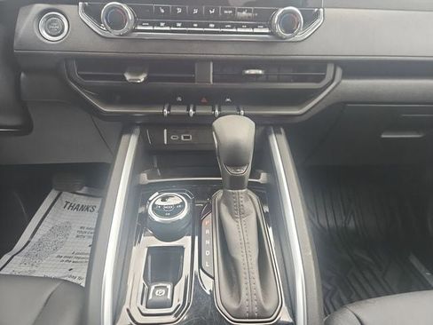 Used 2025 Chevrolet Colorado Trail Boss image 11