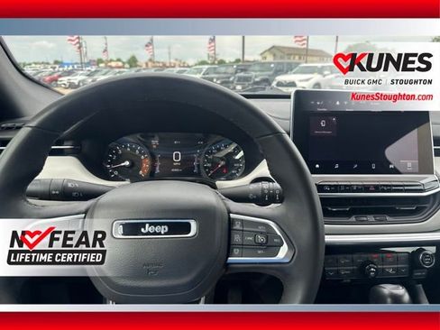 Used 2025 Jeep Compass Limited AWD/4WD image 13