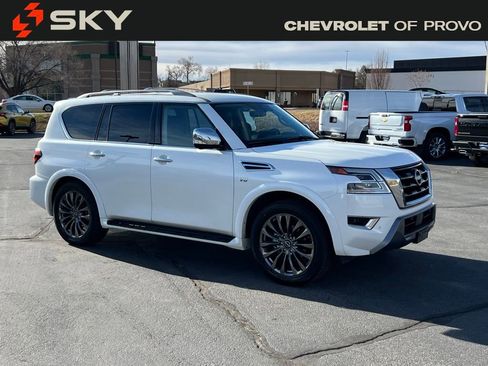 Used 2022 Nissan Armada Platinum w/ Captain's Chairs Package image 4