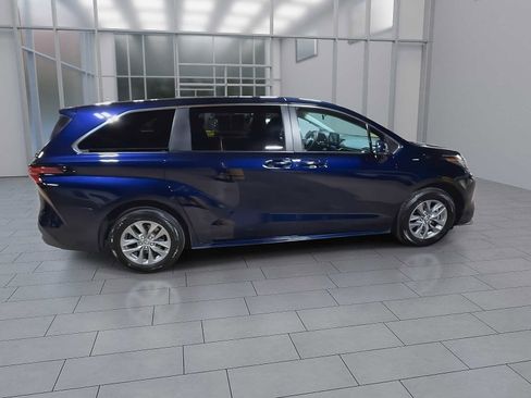 Used 2022 Toyota Sienna LE FWD image 9