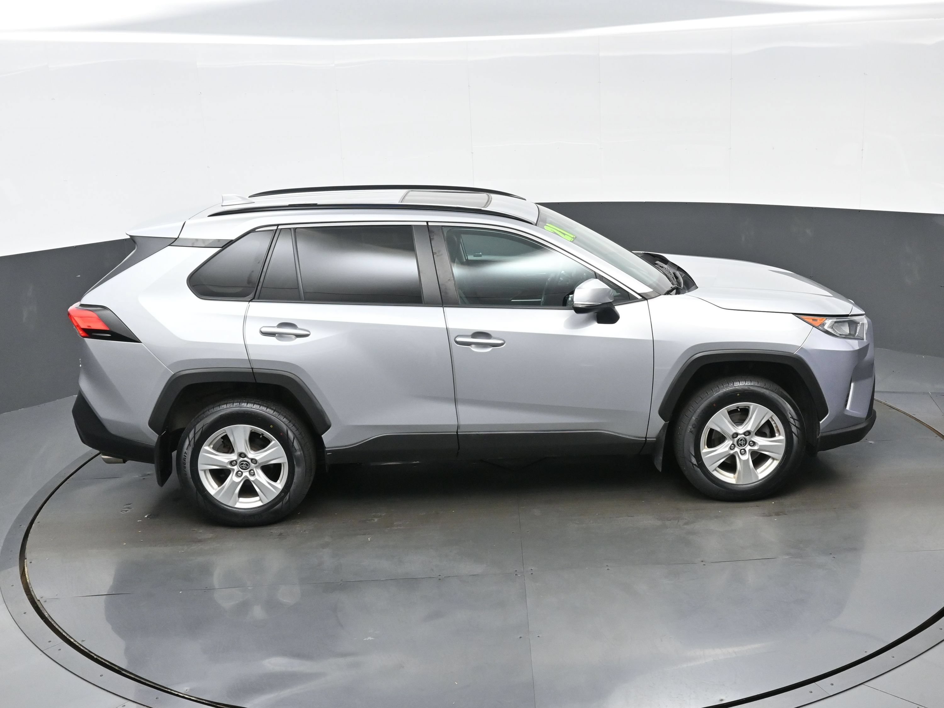 Used 2021 Toyota RAV4 XLE AWD/4WD image 38