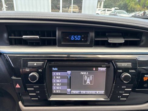 Used 2014 Toyota Corolla LE image 17