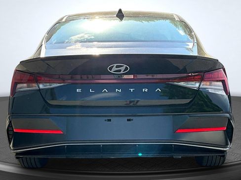 Used 2026 Hyundai Elantra SEL Sport Premium w/ Cargo Package FWD image 5